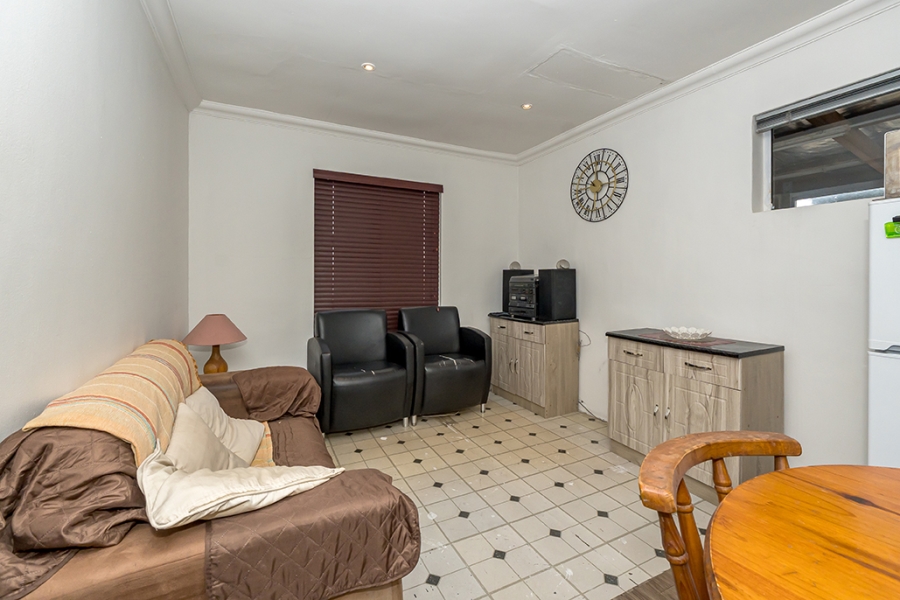 7 Bedroom Property for Sale in Lentegeur Western Cape